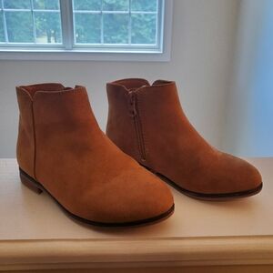 Cat and Jack girls ankle boots, size 12